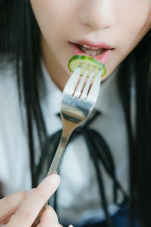 漂亮的美女没有穿衣_免费国语在线观看
